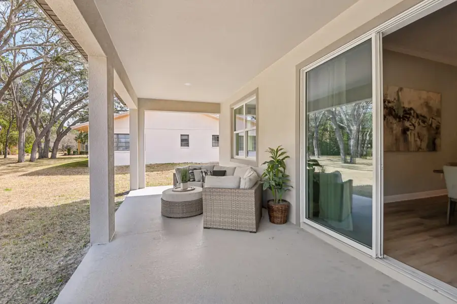 Representative exterior details of a home built from the Livorno by Maronda Homes in Royal Highlands, Weeki Wachee (Image 3).