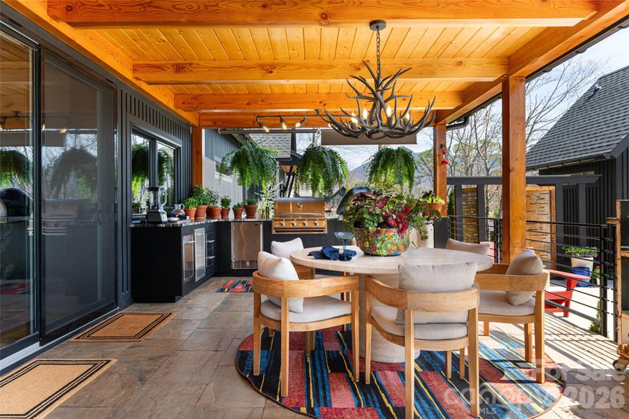 alfresco environment - ideal for intimate gatherings or grand scale entertaing under the open sky