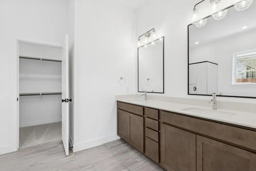 Owner's Bathroom Owner's Bathroom