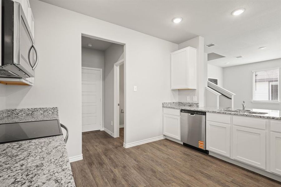Furnished interior view inside a new home in Deer Creek, Crowley (Image 9).
