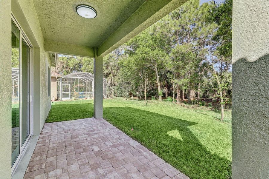 5DM40266_67_68_69_70Interior01