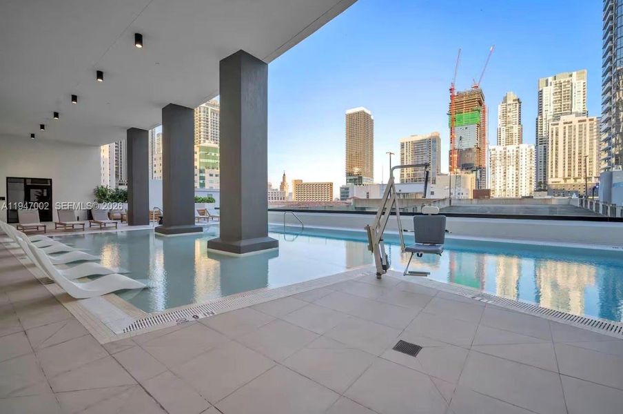 Condo located in Miami, FL showcasing its design and architecture (Image 3).