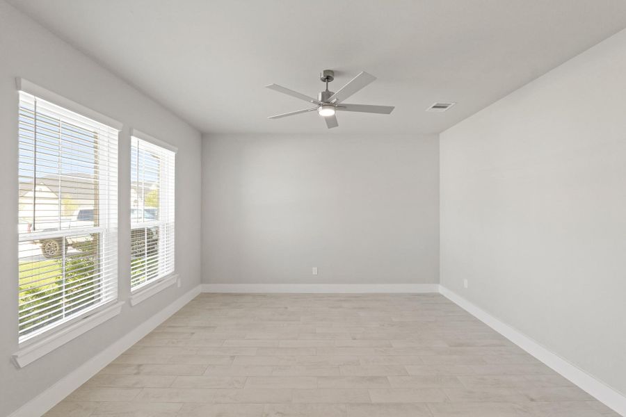 Spacious, unfurnished interior of a new home in Briarwood Crossing, Rosenberg (Image 29).