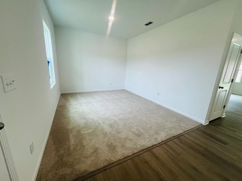 Spacious, unfurnished interior of a new home in Middleton Farms, Middlesex (Image 10).