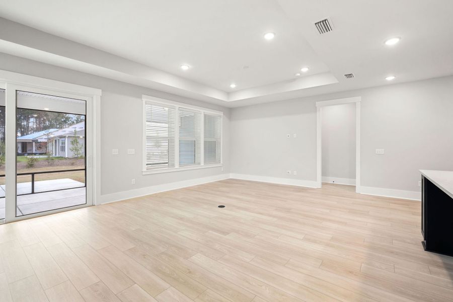 Spacious, unfurnished interior of a new home in Del Webb Savannah at Heartwood, Richmond Hill (Image 25).