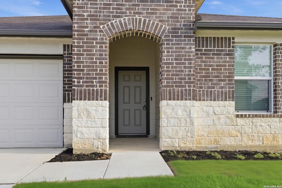 Exterior details and patio area of a home in Arroyo Ranch, Seguin (Image 4).