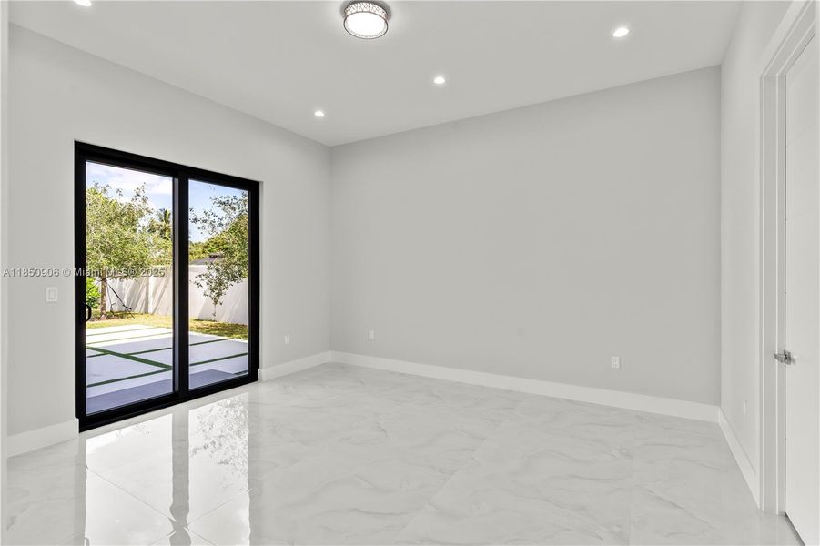 Spacious, unfurnished interior of a new home in , Miami (Image 21).