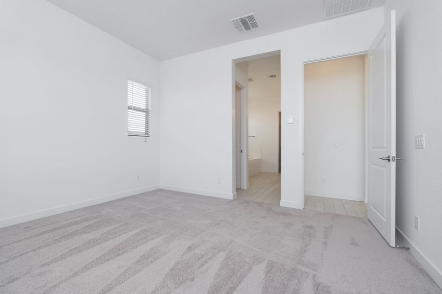 Spacious, unfurnished interior of a new home in Soleo, San Tan Valley (Image 25).