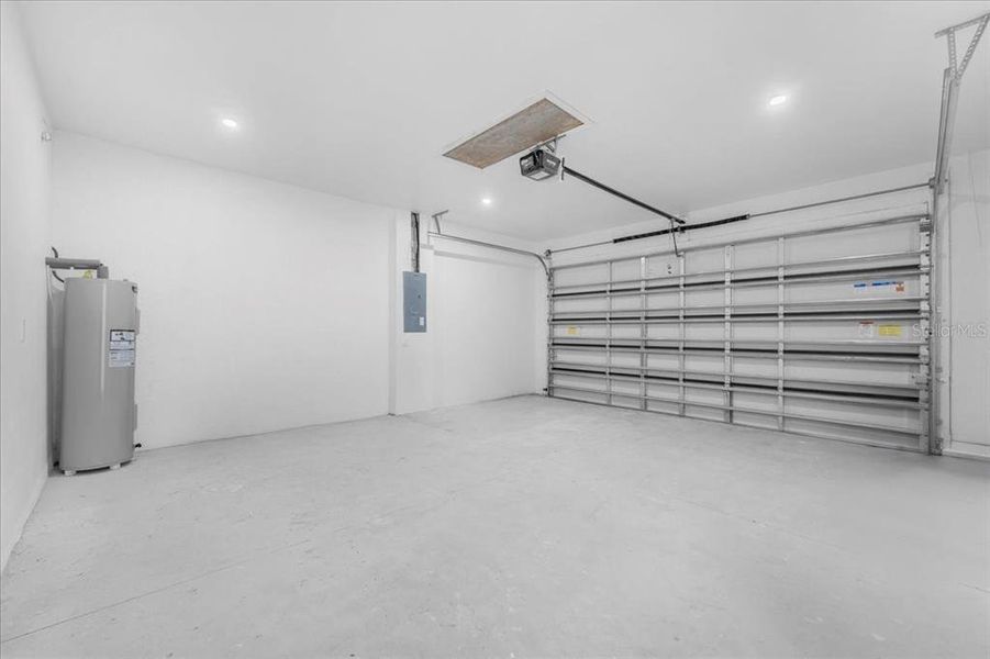 Spacious, unfurnished interior of a new home in , Cape Coral (Image 27). Spacious, unfurnished interior of a new home in , Cape Coral (Image 27).