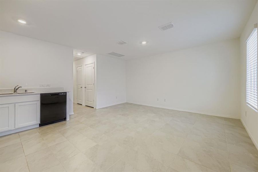 Spacious, unfurnished interior of a new home in , Fort Worth (Image 21).