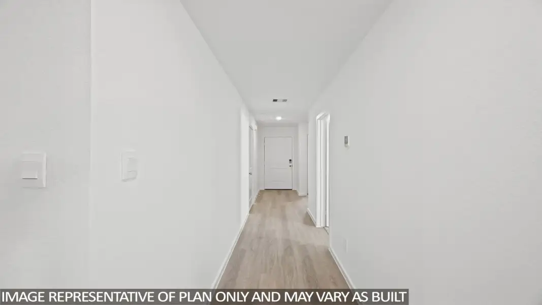 Spacious, unfurnished interior of a new home in Sunterra, Katy (Image 15).