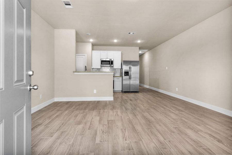 Spacious, unfurnished interior of a new home in , Willis (Image 23).