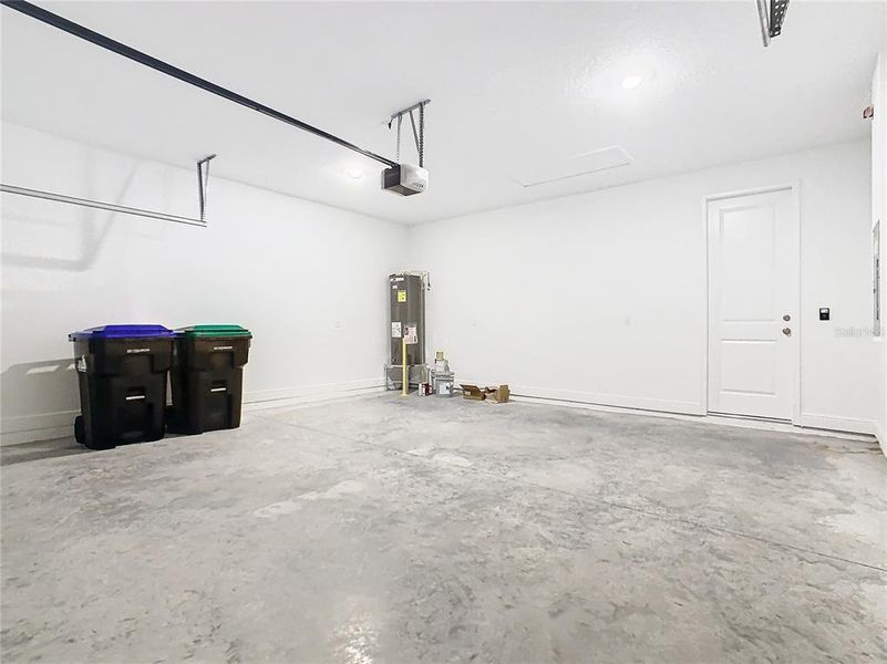 Spacious, unfurnished interior of a new home in , Winter Garden (Image 30).