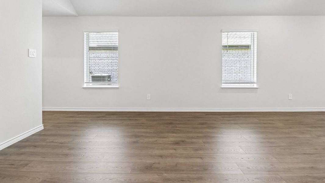 Spacious, unfurnished interior of a new home in Winchester Crossing, Princeton (Image 5).