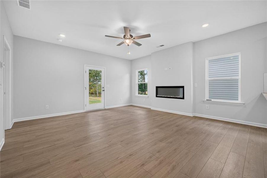 Spacious, unfurnished interior of a new home in Glen at Cave Springs, Douglasville (Image 16).
