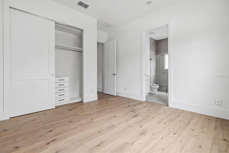 Spacious, unfurnished interior of a new home in , Winter Park (Image 22).