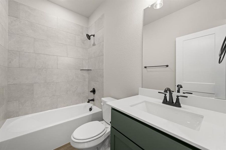 7_6900 Deadwood- Bathroom-1