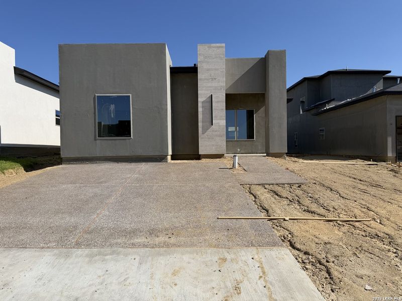 Exterior details and patio area of a home in , Laredo (Image 10).
