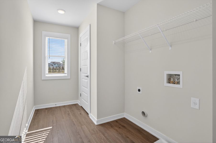 Spacious, unfurnished interior of a new home in The Fairways at Mirror Lake, Villa Rica (Image 65).