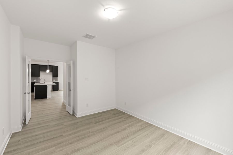 Spacious, unfurnished interior of a new home in Creekside, Royse City (Image 24).