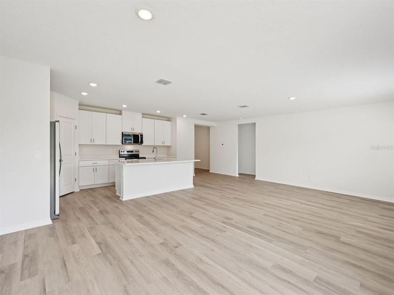 Spacious, unfurnished interior of a new home in The Reserve at Van Oaks, Auburndale (Image 8).