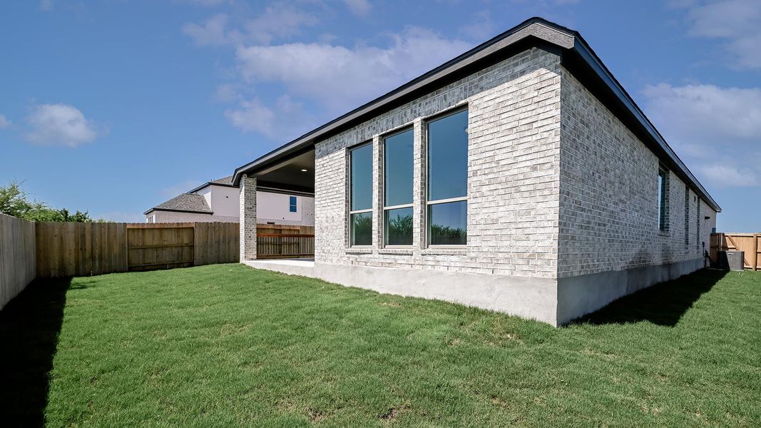 Exterior details and patio area of a home in Homestead, Schertz (Image 33).