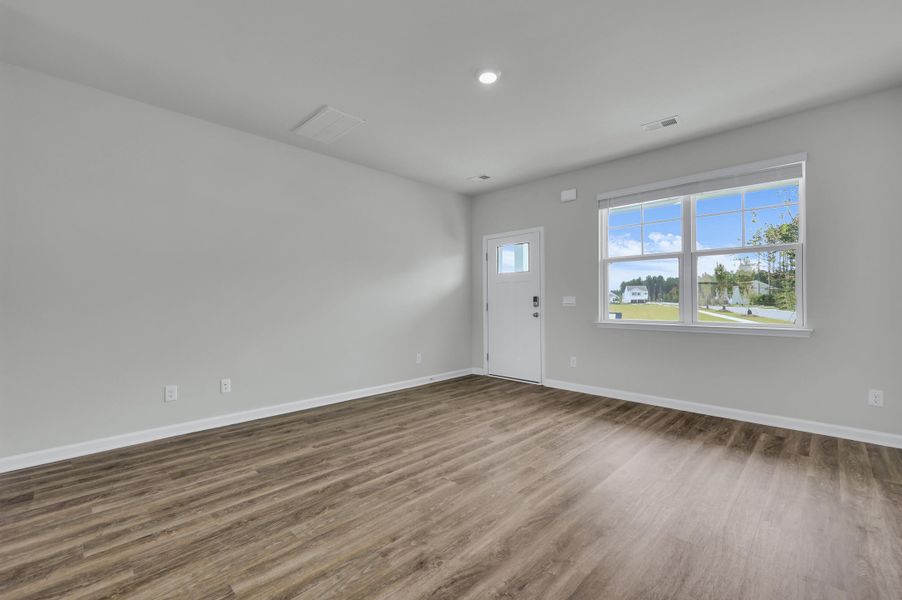 Spacious, unfurnished interior of a new home in Hillcrest, Ravenel (Image 40).