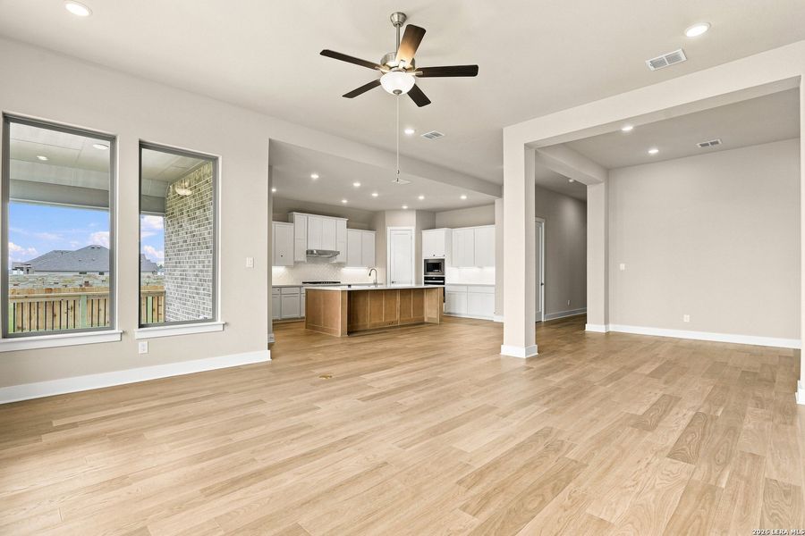 Spacious, unfurnished interior of a new home in Legacy at Lake Dunlap, New Braunfels (Image 29). Spacious, unfurnished interior of a new home in Legacy at Lake Dunlap, New Braunfels (Image 29).