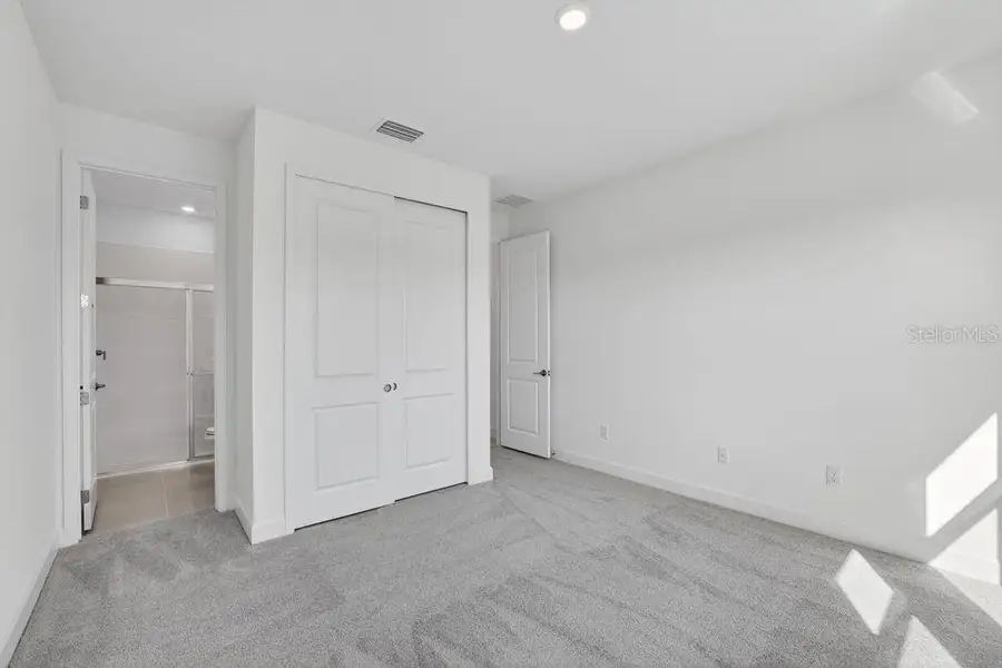 Spacious, unfurnished interior of a new home in Hammock at Two Rivers, Zephyrhills (Image 31).