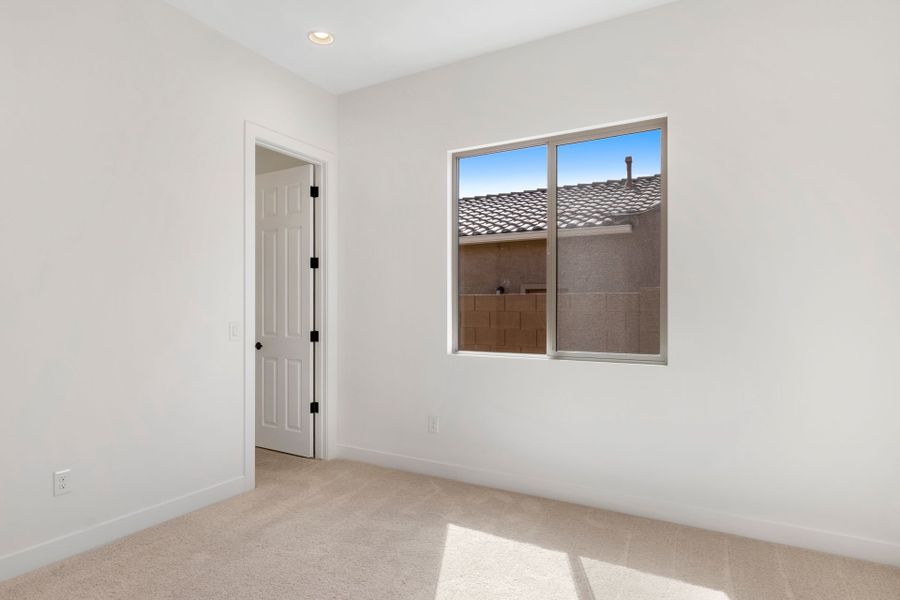 Spacious, unfurnished interior of a new home in Vistoso Canyon Estates, Oro Valley (Image 27).
