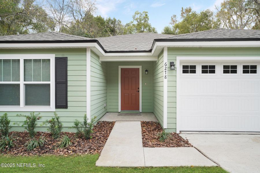 Exterior details and patio area of a home in , Jacksonville (Image 3).