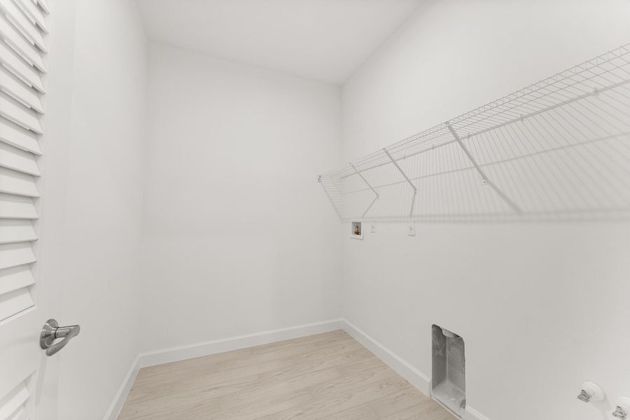 Spacious, unfurnished interior of a new home in Tradition - Telaro, Port St. Lucie (Image 11).