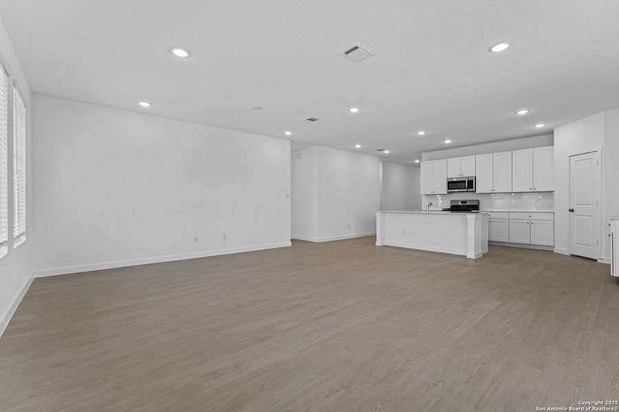 Spacious, unfurnished interior of a new home in Waterwheel: Coastline Collection, San Antonio (Image 21). Spacious, unfurnished interior of a new home in Waterwheel: Coastline Collection, San Antonio (Image 21).