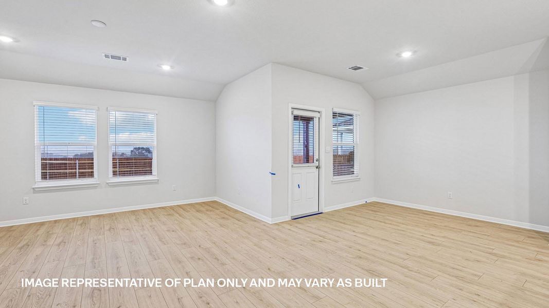 Spacious, unfurnished interior of a new home in Thunder Rock, Marble Falls (Image 17).