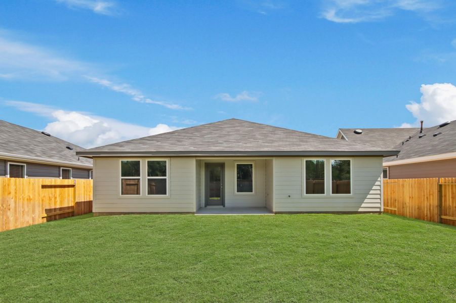 Exterior details and patio area of a home in Silverthorne, Conroe (Image 14). Exterior details and patio area of a home in Silverthorne, Conroe (Image 14).