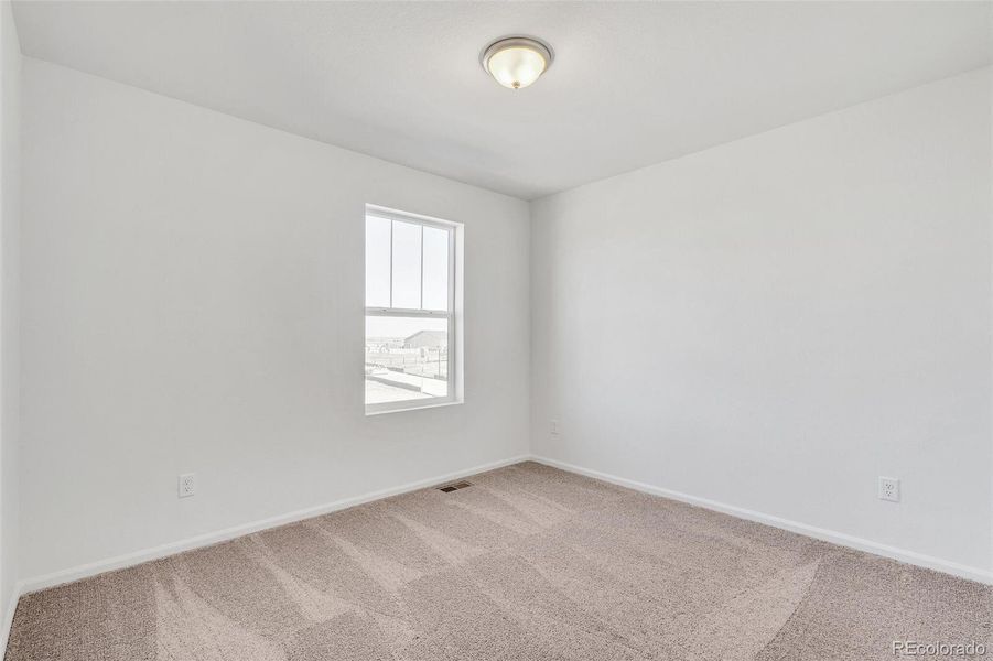 Spacious, unfurnished interior of a new home in Turnberry, Commerce City (Image 33).