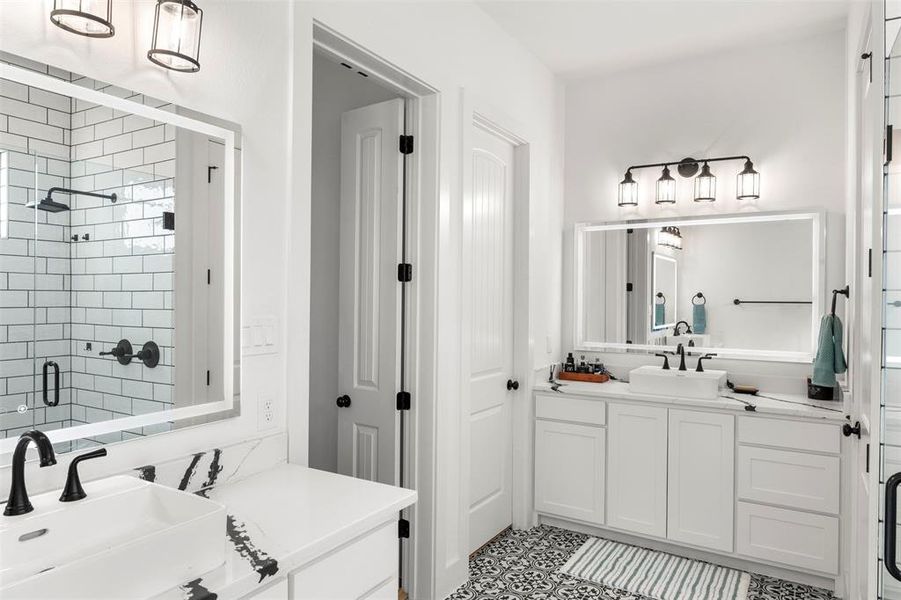 Furnished interior view inside a new home in , Waxahachie (Image 11).