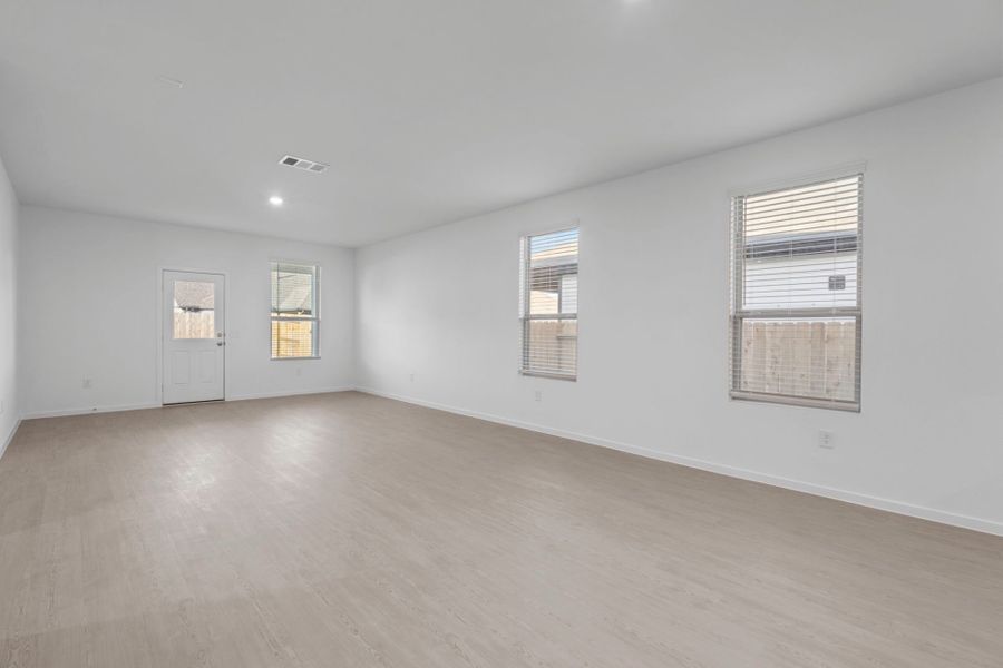 Spacious, unfurnished interior of a new home in Mavera, Conroe (Image 19).