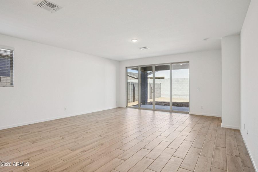 7-web-or-mls-W Camden Ave-S0703-007