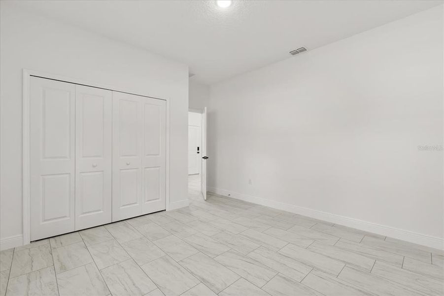 Spacious, unfurnished interior of a new home in , Citrus Springs (Image 18).