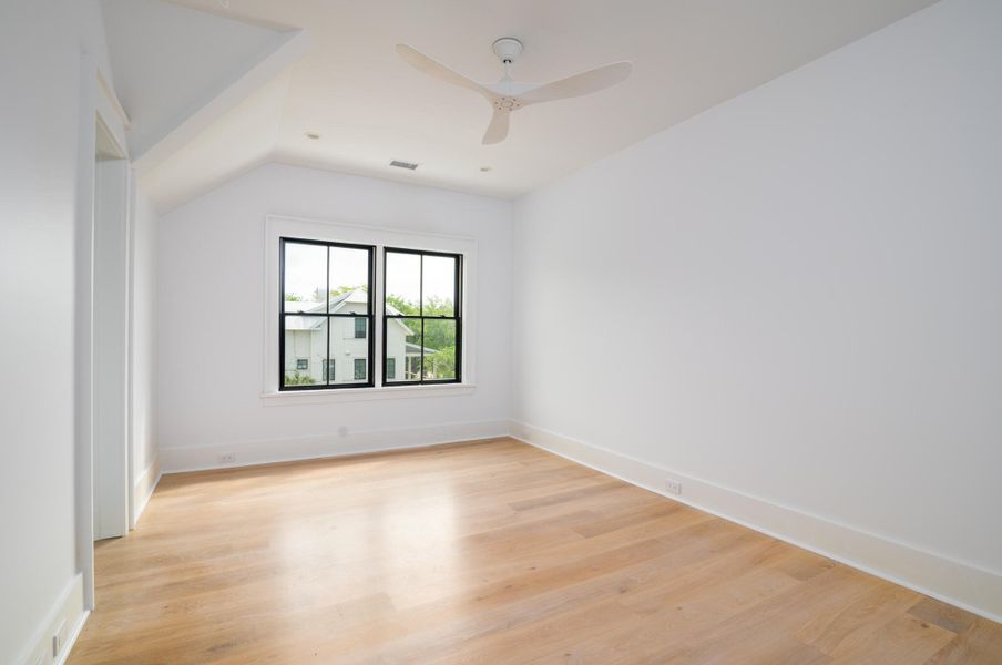 Spacious, unfurnished interior of a new home in , Sullivan's Island (Image 33).