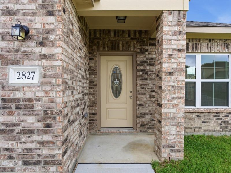 Exterior details and patio area of a home in , Houston (Image 17).