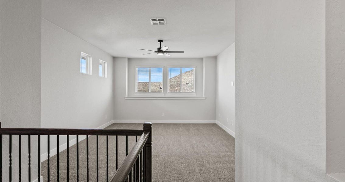 Spacious, unfurnished interior of a new home in Village at Three Oaks, Seguin (Image 20).