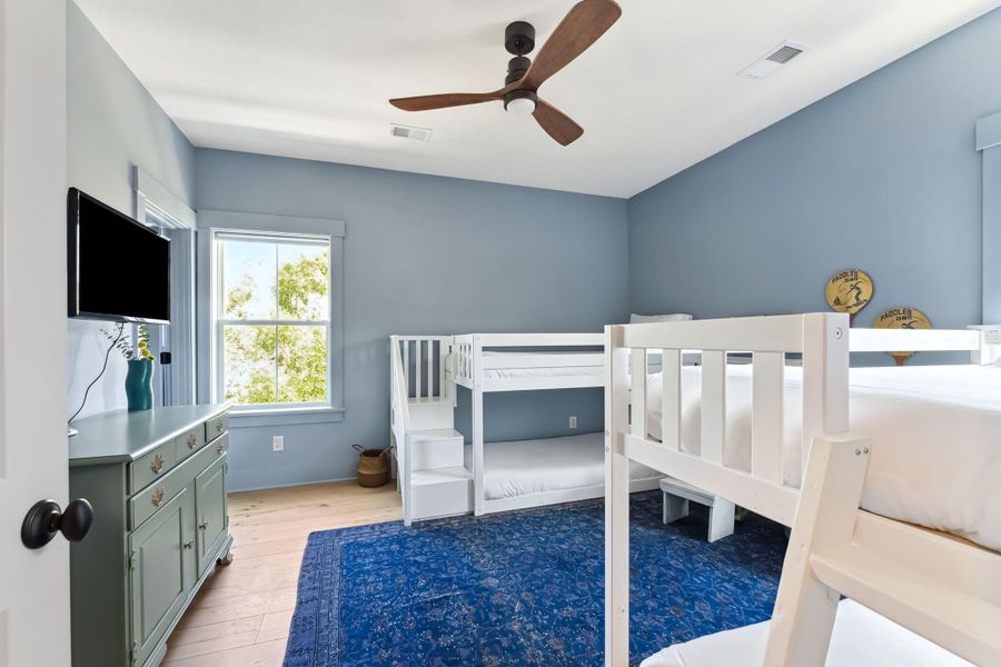 Image 70 of a home in .