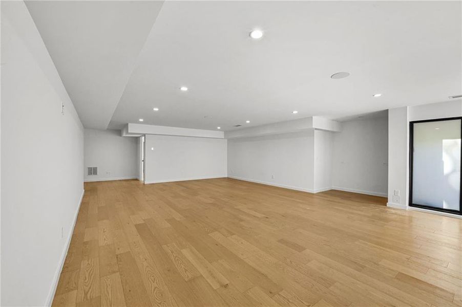 Spacious, unfurnished interior of a new home in , Atlanta (Image 66).