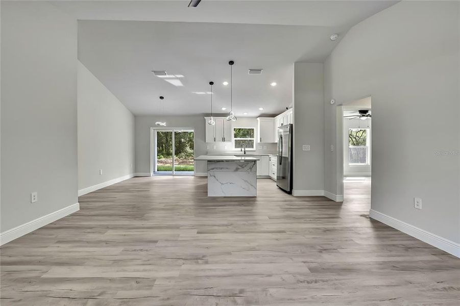 Spacious, unfurnished interior of a new home in , Citrus Springs (Image 17).