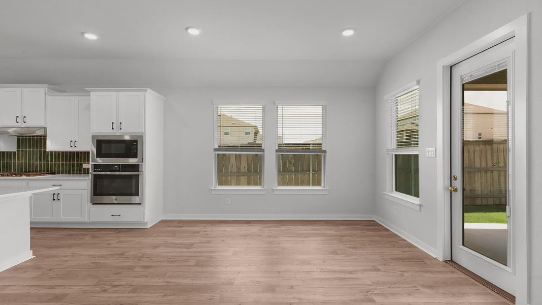 Spacious, unfurnished interior of a new home in Santa Rita Ranch, Liberty Hill (Image 25).