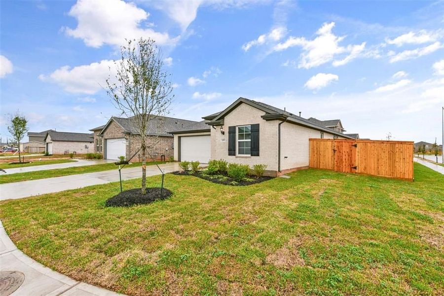 Front exterior of a new home in Sunterra, Katy, TX, highlighting curb appeal (Image 3). Front exterior of a new home in Sunterra, Katy, TX, highlighting curb appeal (Image 3).