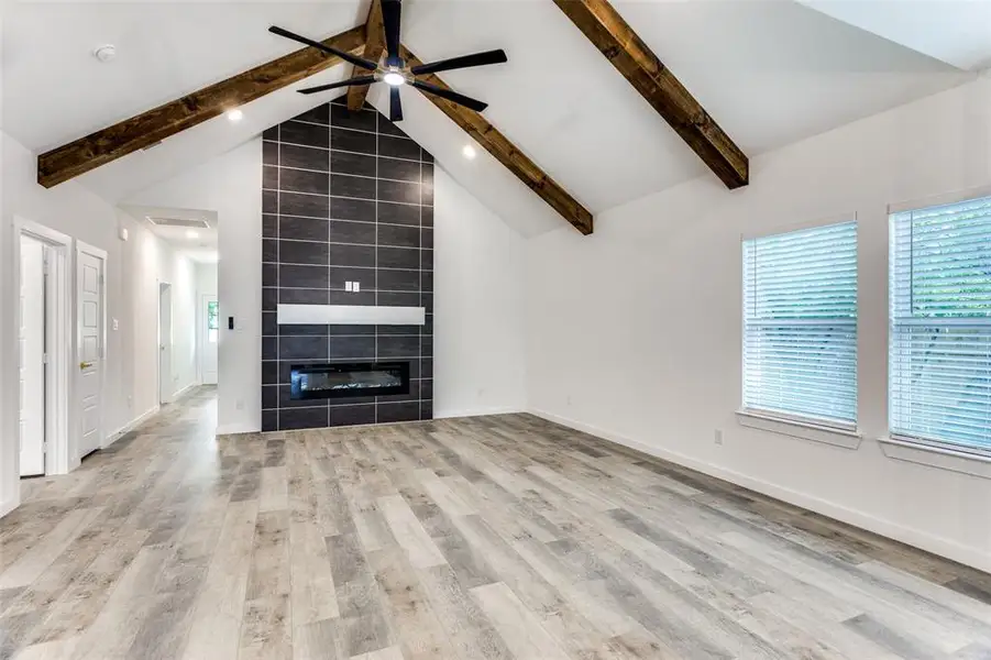 Spacious, unfurnished interior of a new home in , Fort Worth (Image 16).