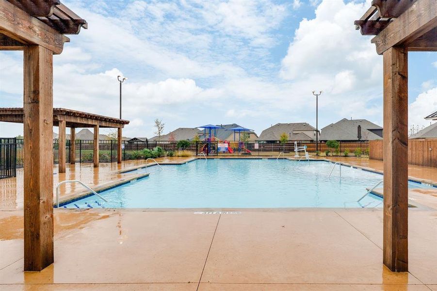 Community amenities in Falcon Heights, Forney (Image 15).